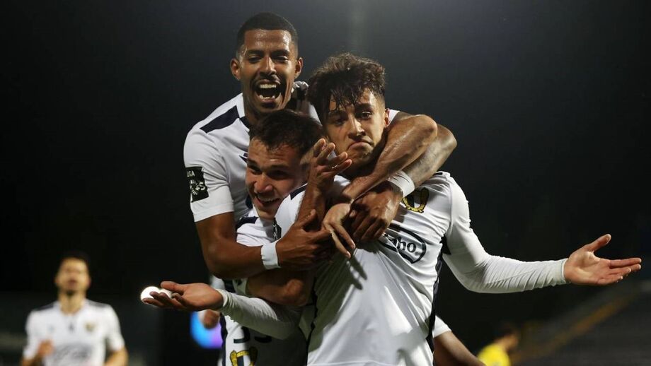 Famalicão-P. Ferreira, 2-0: passo em frente com maturidade