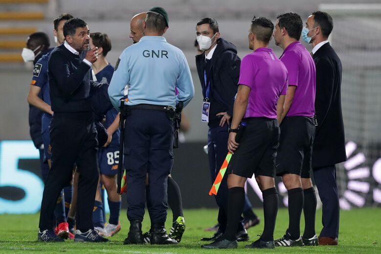 Moreirense-FC Porto: Segurança da PSP protegeu árbitro