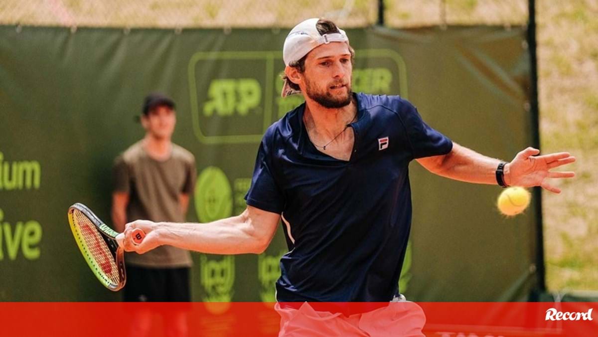 Ténis: João Sousa cai à primeira no ATP500 de Pequim - CNN Portugal