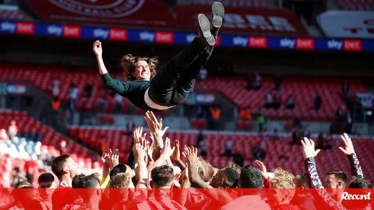 Luton Town garante subida à Premier League - Inglaterra - Jornal Record