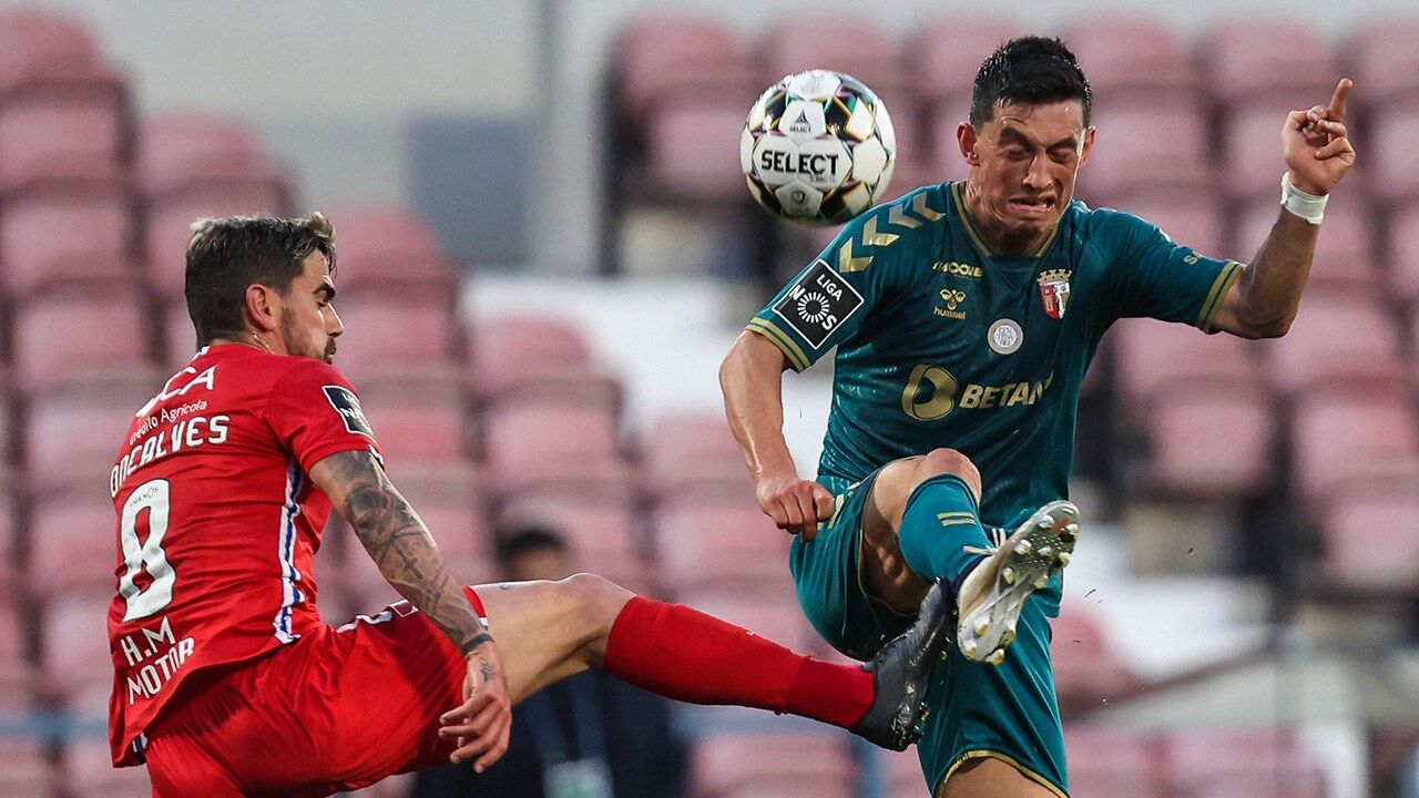  Esta disputa entre Claude Gonçalves e Castro é o espelho do jogo