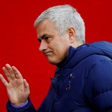 Mourinho assina pela Roma e Tottenham poupa 18 milhões