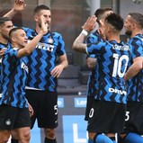 Inter goleia Sampdoria no jogo da consagração do título 