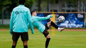 Portugal com grupo completo no relvado na véspera do jogo com Itália