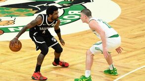 Durant sai em defesa de Irving: «Cresçam, car****! Não somos animais, nem somos o circo»