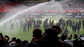 Adepto do Man. United questiona: «Podes tweetar '#Glazersout', mas a que é que isso te leva?»