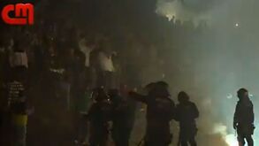 Petardos, cânticos, centenas de adeptos ao rubro e tensão com a PSP: assim foi a chegada do Sporting a Alvalade