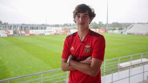 Hugo Faria assina contrato profissional com o Benfica