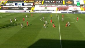 Estrela da Amadora jogou 10 segundos com 12 jogadores e U. Leiria vai protestar o jogo