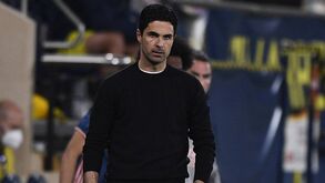 Arteta quer 'varrer' balneário do Arsenal: os sete jogadores mais perto da porta de saída