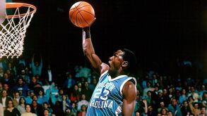 Camisola utilizada por Michael Jordan leiloada a peso de ouro