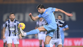 Carragher e Neville consideram Rúben Dias o melhor jogador da Premier League: «Excecional»