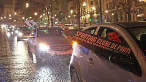 Dezenas de adeptos saem à rua em Bragança e Mirandela para festejar título do Sporting