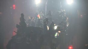 Autocarro do Sporting volta a Alvalade mas ambiente continua tenso no Marquês: veja a transmissão