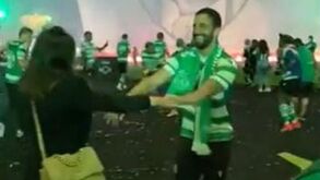 Rúben Amorim dança com a mulher em Alvalade após conquista do título