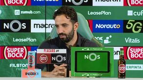 Jogador malaio perde a cabeça e pontapeia adversário no rosto