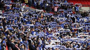 Final da Taça de Inglaterra com 21 mil adeptos nas bancadas: a festa de Chelsea e Leicester em Wembley  