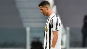 Cristiano Ronaldo reagiu desta forma ao ser substituído aos 70 minutos 