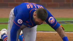 Jogador de basebol é atingido por bola a 151 km/h na cara e fica em mau estado