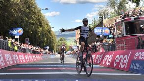 Mauro Schmid vence a 11.ª etapa do Giro e Evenepoel 'rebenta'