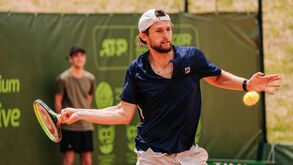 Pedro Sousa, Nuno Borges e Gastão Elias nos 'quartos' do 'challenger' de Oeiras