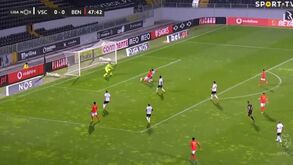 Seferovic abriu o marcador no V. Guimarães-Benfica e chegou aos 21 golos no campeonato