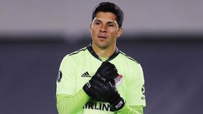 As imagens impensáveis de Enzo Pérez a jogar como guarda-redes