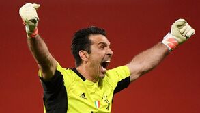 Buffon: «Recebi várias propostas e vou escolher a que me parecer mais estimulante e louca»