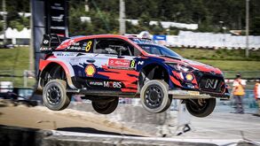 Manhã perfeita de Ott Tänak no Rali de Portugal