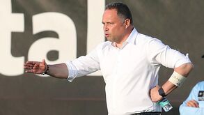 Vítor Campelos vai manter-se como treinador do Chaves