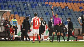 Taarabt e Eduardo de cabeça perdida num momento de enorme tensão a fechar o Sp. Braga-Benfica