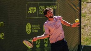 Pedro Sousa sofre lesão muscular e desiste no 'qualifying' de Roland Garros