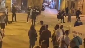 Insólito: adepto do River Plate pede para tirar selfie, Alan Varela acede e acaba a sorrir