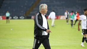 Jorge Costa continua no Farense