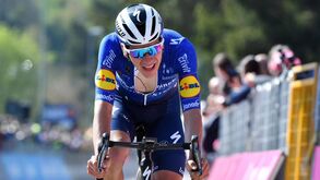 João Almeida atacou e o camisola-rosa, Egan Bernal, não aguentou o ritmo