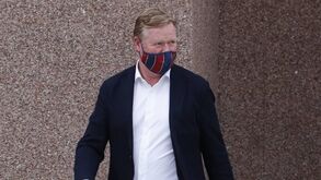 Barcelona sem dinheiro para despedir Ronald Koeman