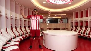 Olympiacos de Pedro Martins contrata ex-portista Tiquinho Soares
