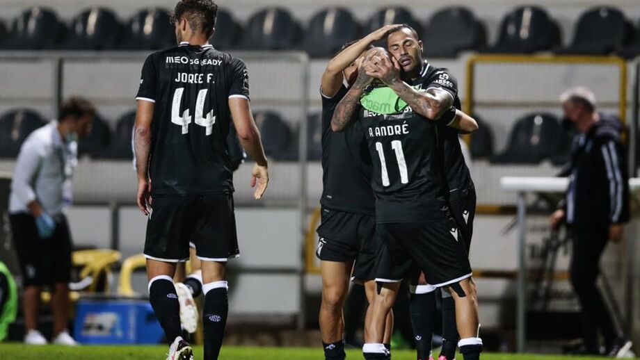 Farense-V. Guimarães, 2-2: banco vitoriano trama algarvios