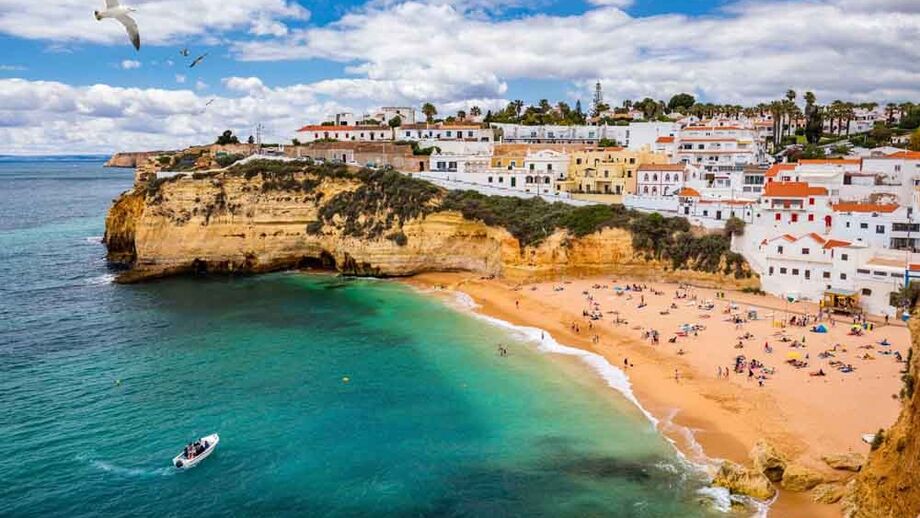 Procura de viagens para Portugal dispara no Reino Unido horas antes de país entrar na