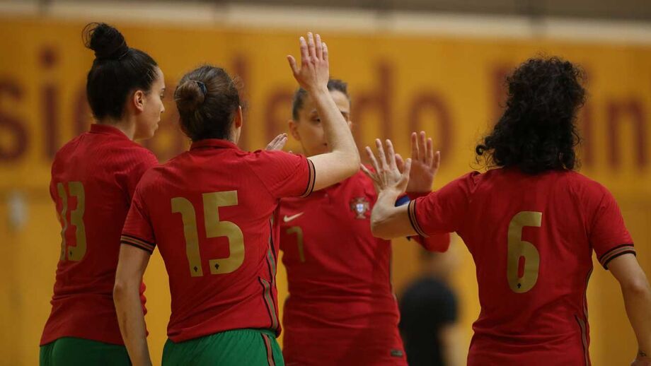 Seleção feminina de futsal goleia Santa Luzia por 6-0
