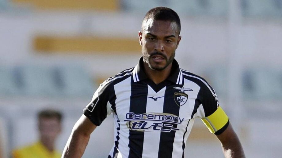 Dener regressa e Moufi ausente na receção ao Moreirense
