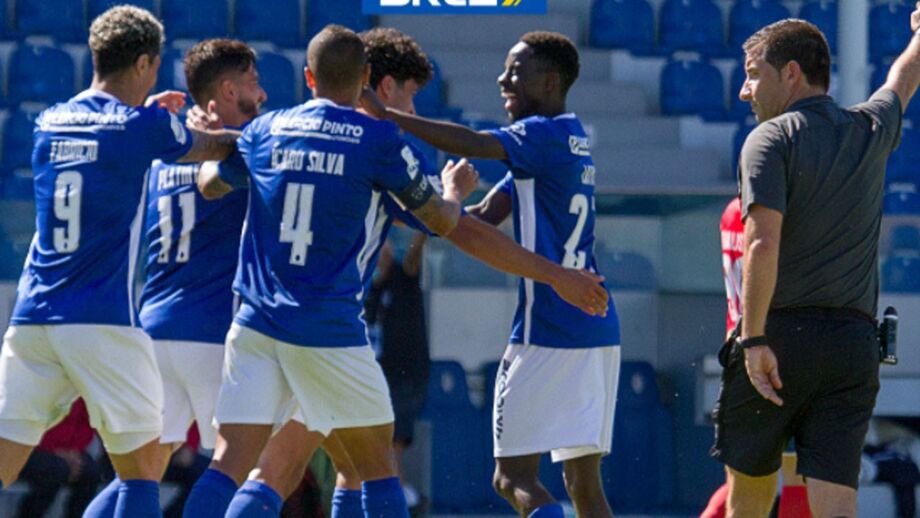 Feirense-Oliveirense, 4-1: fogaceiros sobem ao terceiro lugar