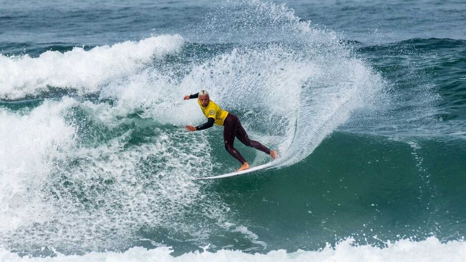 Vasco Ribeiro e Teresa Bonvalot vencem terceira etapa da Liga de surf