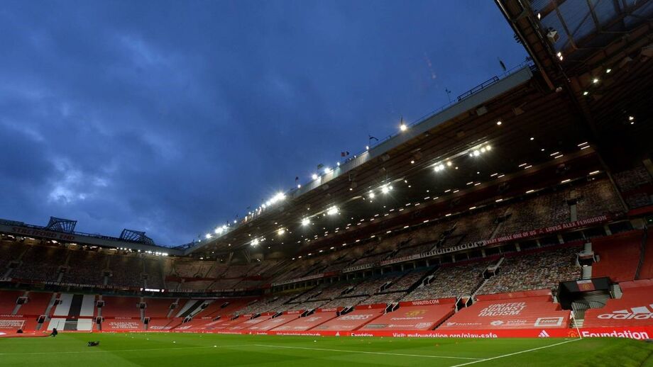 Pragas de ratos e fissuras no teto: Old Trafford está