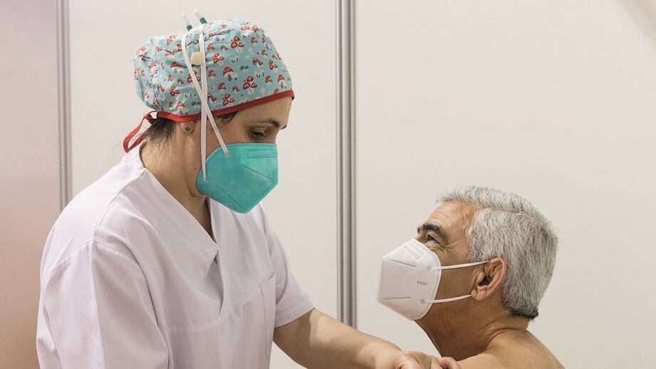 Quem tem 60 anos já pode autoagendar para receber a vacina Covid-19