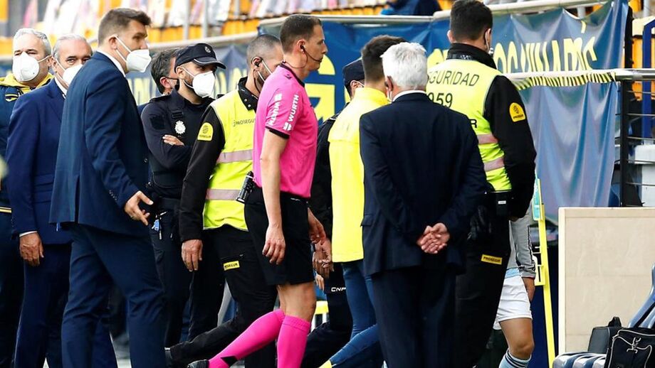 Árbitro ameaçou expulsar todos os jogadores do Villarreal ao intervalo do jogo com o Celta