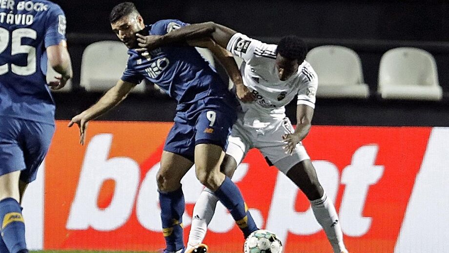 O onze do FC Porto para o jogo com o Farense: Marega começa no banco