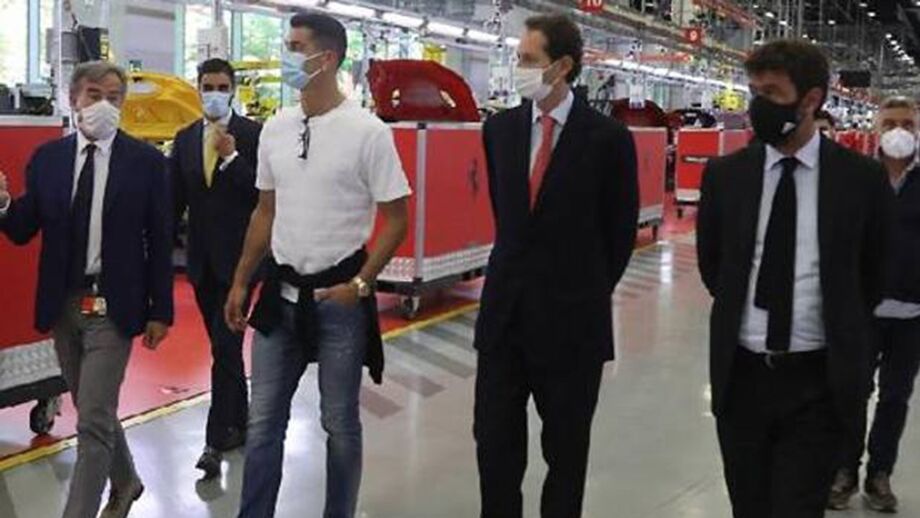 Cristiano Ronaldo falhou treino para visitar fábrica da Ferrari e ainda comprou um carro