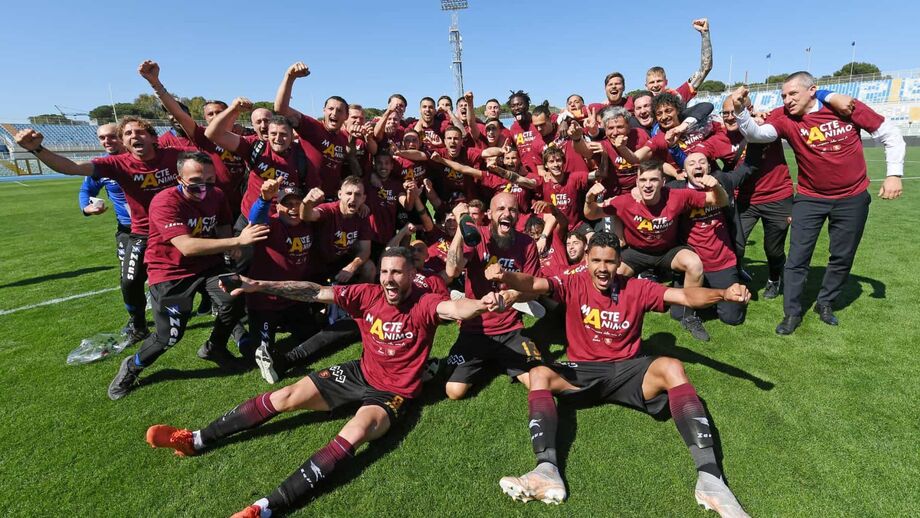 Salernitana: Uma história longínqua, com drama e portugueses pelo meio