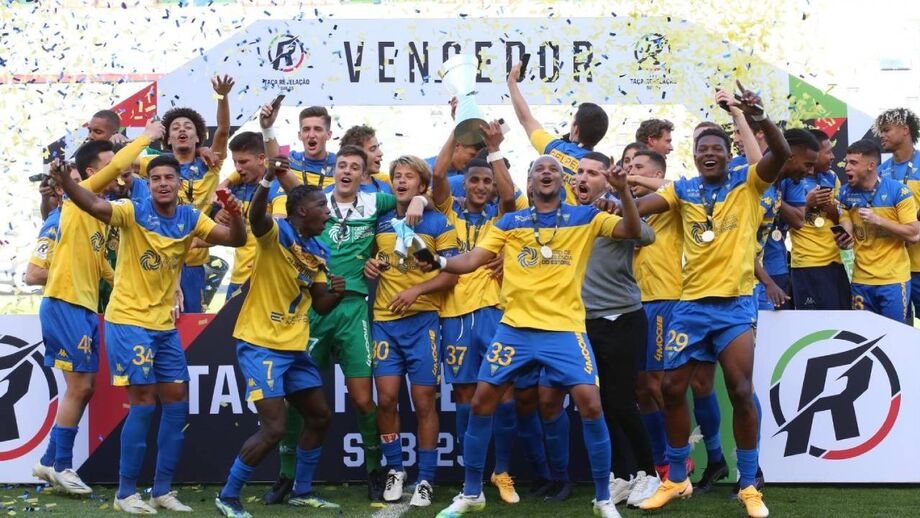Estoril-Sp. Braga, 2-1: Nova festa amarela com sabor a polémica